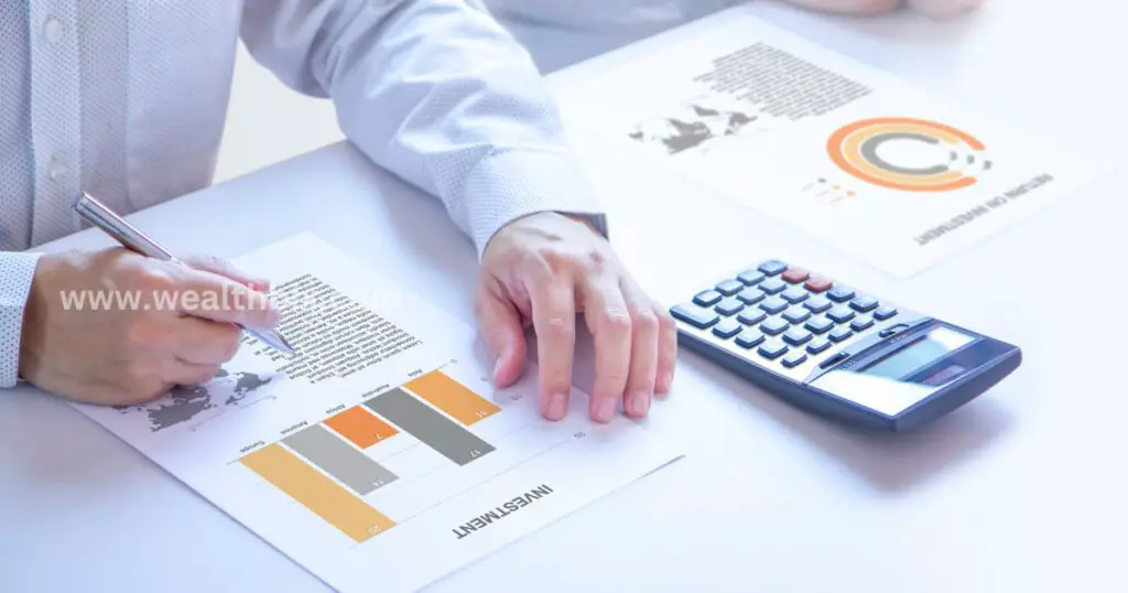 Top 5 investment strategies for beginners in 2024, featuring tips on index funds, dollar-cost averaging, REITs, and retirement accounts.